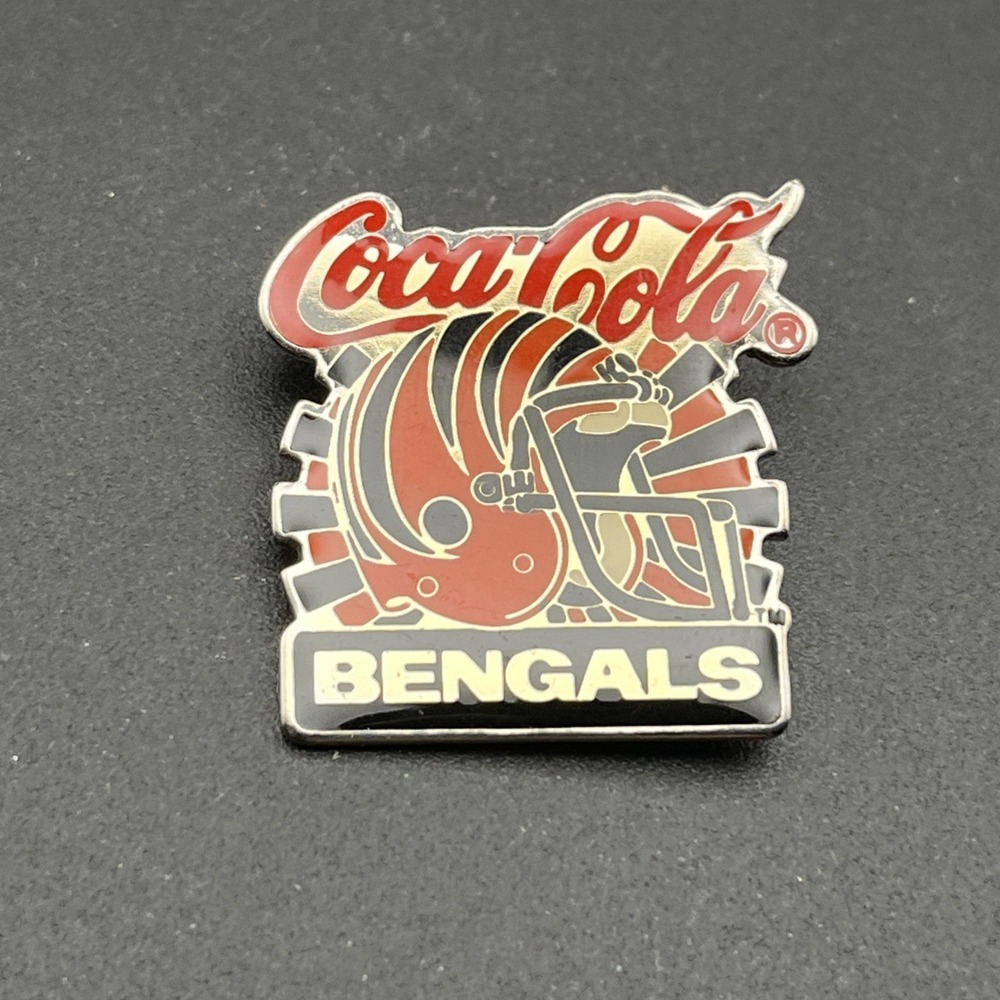 Vintage Coca-Cola Coke Cincinnati Bengals Helmet NFL Football Lapel Hat‎ Pin